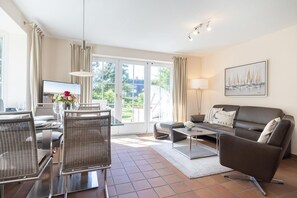 TV, DVD-spiller og stereoanlegg