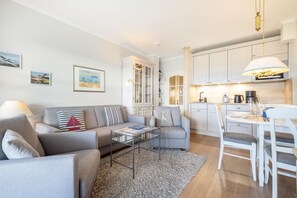 Unclassified image, 2 of 20, button