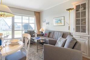 Unclassified image, 4 of 20, button