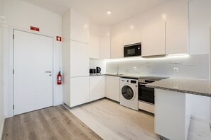 Fridge, microwave, oven, coffee/tea maker - GuestReady - Matosinhos Deluxe near the beach (Matosinhos)