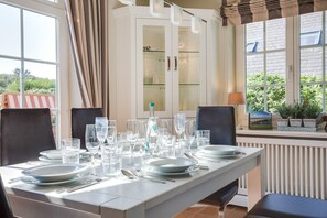 Dining - Smeelwai, App. 1 - Ein Besonderes Hideaway Über Einen Versteckten Weg ist Dieses Kleinod Erreichbar (Wenningstedt-Braderup (Sylt))