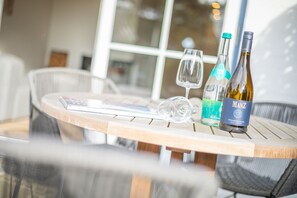 Unclassified image, 3 of 18, button