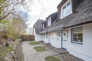 Unclassified image, 5 of 18, button