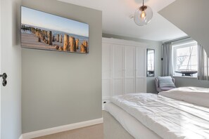 3 slaapkamers, een strijkplank/strijkijzer, wifi, beddengoed