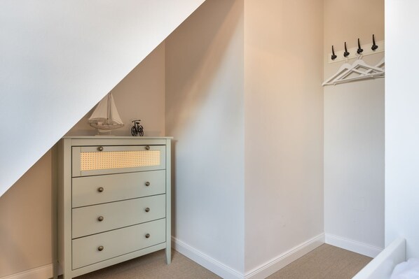 Unclassified image, 1 of 26, button