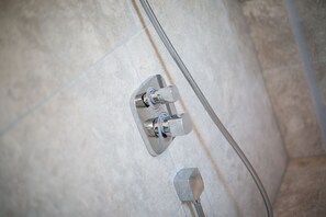 Unclassified image, 3 of 30, button