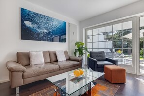 TV, DVD-spiller og stereoanlegg