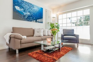 Tv, dvd-spelare och en stereo