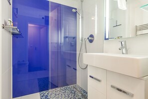 Shower, free toiletries, hair dryer, towels - Westerbrise, App. 2 Studio Veit - Studio Veit - Ruhige Lage in Wenningstedt Zwischen Dorfteich und (Wenningstedt-Braderup (Sylt))