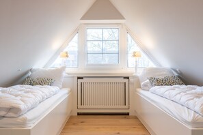 3 habitaciones, tabla de planchar con plancha, wifi y ropa de cama 