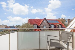 Unclassified image, 3 of 31, button