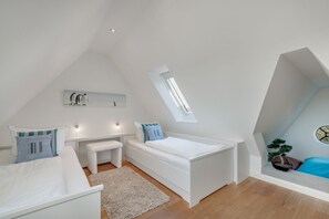 Unclassified image, 4 of 31, button