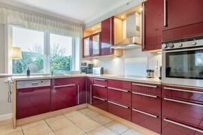 Geladeira, fogão, cooktop, lava-louças