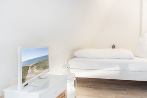 3 habitaciones, tabla de planchar con plancha, wifi y ropa de cama 