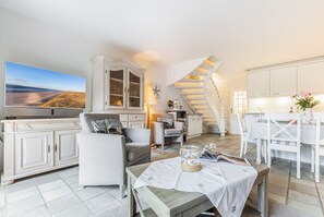 Fernseher, Kamin, DVD-Player, Stereoanlage