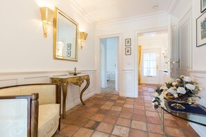 صورة غير مصنفة، 4 من 23، زرّ