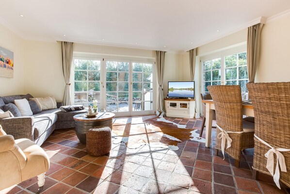 Televisión, reproductor de DVD y estéreo 