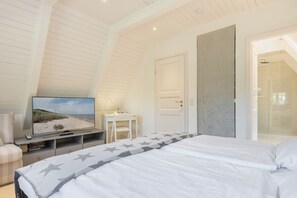 2 slaapkamers, een kluis op de kamer, een strijkplank/strijkijzer, wifi