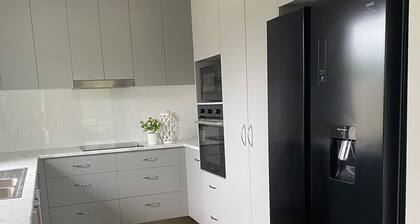 Rural Setting - Close to shops, Townsville Hospital and Riverway
