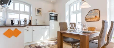 Fridge, stovetop, dishwasher, coffee/tea maker