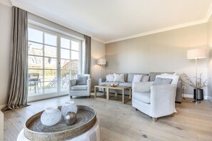 Televisie, een dvd-speler en een stereo