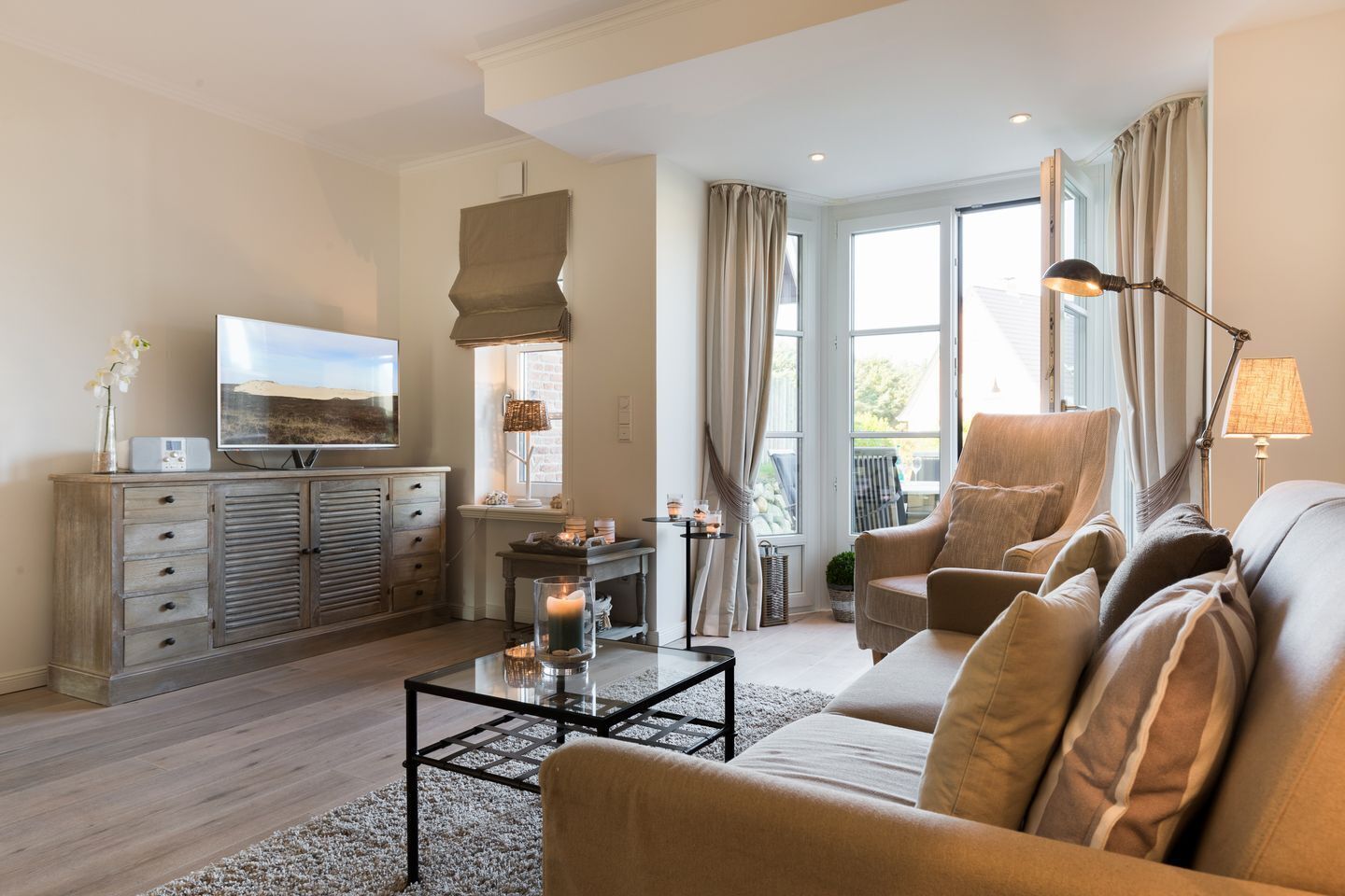 TV, DVD-spiller og stereoanlegg