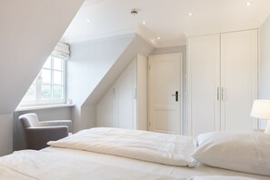 3 slaapkamers, een strijkplank/strijkijzer, wifi, beddengoed