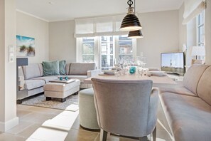 Fernseher, DVD-Player, Stereoanlage