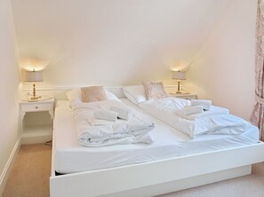 1 bedroom, iron/ironing board, WiFi, bed sheets - Lornsenhof, App. 16 Sunset-view - Top Appartment in Bestlage! (Sylt)