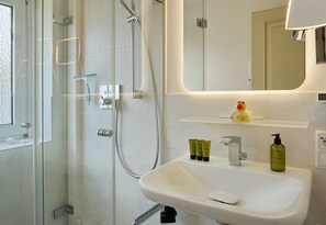Shower, hair dryer, towels, soap - Lornsenhof, App. 16 Sunset-view - Top Appartment in Bestlage! (Sylt)