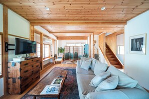 Basic Cottage | Living area | 44-inch TV with digital channels - Hakuba Bliss Cottage (Hakuba)