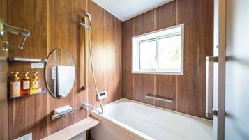 Basic Cottage | Bathroom | Free toiletries, hair dryer, slippers, towels