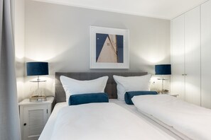 Unclassified image, 3 of 47, button