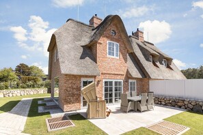 Outdoor dining - Fernsicht 1 - Hausteil mit ca. 123 m² Nutzfläche und Parkplatz (Wenningstedt-Braderup (Sylt))