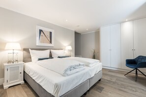 Unclassified image, 4 of 47, button