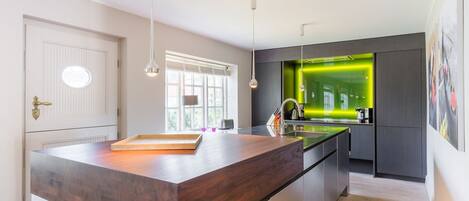 Fridge, stovetop, dishwasher, coffee/tea maker