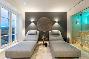 Unclassified image, 2 of 57, button