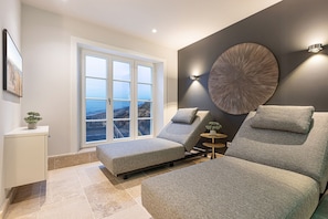 Unclassified image, 4 of 57, button