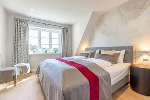 Unclassified image, 3 of 57, button