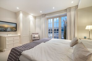 3 slaapkamers, een bureau, een strijkplank/strijkijzer, wifi