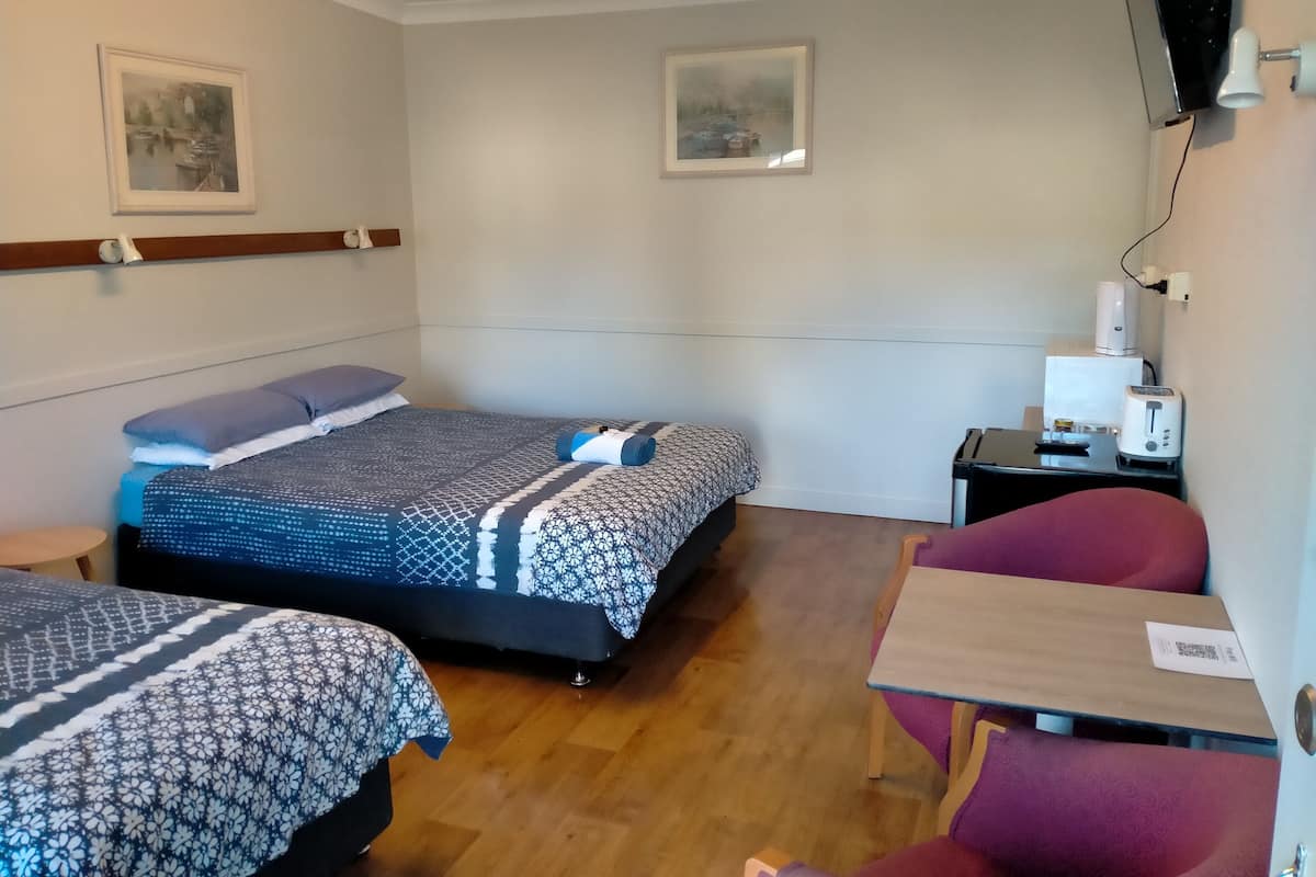 Standard-Vierbettzimmer | Kostenloses WLAN, Bettwäsche