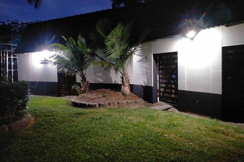 Midway Motel and Villas