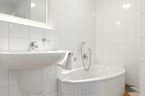 Shower, hair dryer, towels, soap - Katja - Sylt für Genießer und Familien bis 6 Personen! (Wenningstedt-Braderup (Sylt))