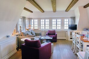 Fernseher, DVD-Player, Stereoanlage