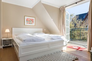 4 slaapkamers, een strijkplank/strijkijzer, wifi, beddengoed