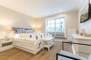 2 slaapkamers, een kluis op de kamer, een strijkplank/strijkijzer, wifi