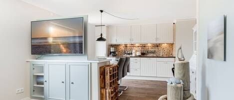 Jääkaappi, uuni, liesi, astianpesukone