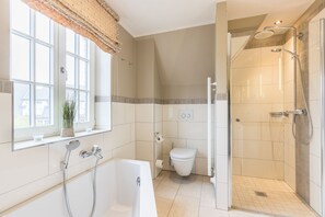 Unclassified image, 5 of 25, button