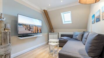 Een televisie, een dvd-speler en een stereo