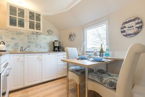 Fridge, oven, stovetop, dishwasher - Lister Huk - Gemütliches Zwei-raum-appartement mit Eigener Terrasse (List)